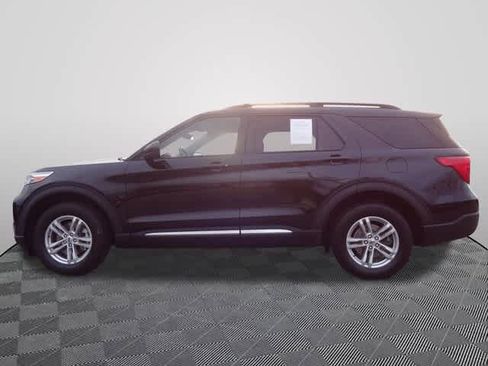 Used 2022 Ford Explorer XLT image 2