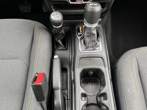 Used 2025 Jeep Wrangler Sahara image 30