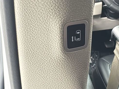 Used 2024 Chrysler Pacifica Touring-L FWD image 43