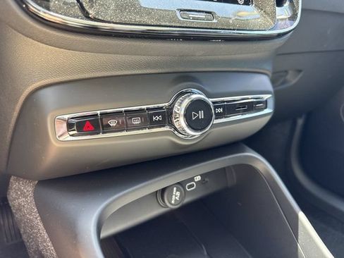 Certified 2025 Volvo XC40 B5 Core w/ Protection Package Premier AWD/4WD image 31