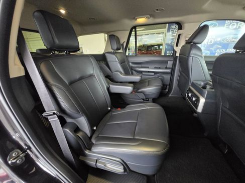 Used 2024 Ford Expedition XLT image 24