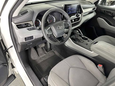 Used 2021 Toyota Highlander L image 10
