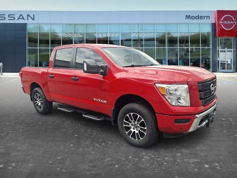Used 2024 Nissan Titan SV w/ SV Convenience Package AWD/4WD image 3