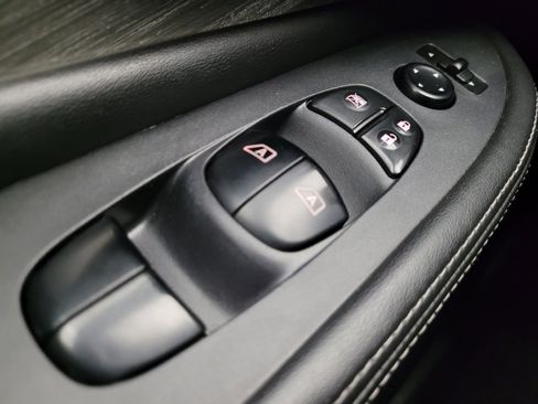 Used 2018 Nissan Murano SV image 27