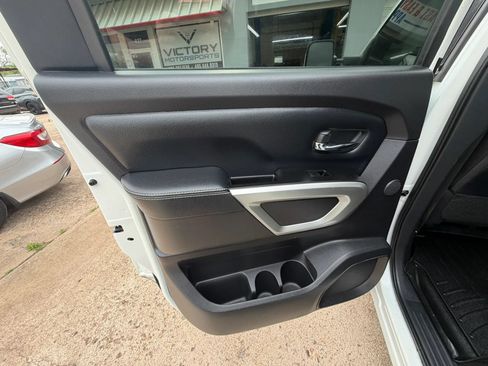 Used 2019 Nissan Titan PRO-4X w/ Pro-4x Convenience Package AWD/4WD image 21