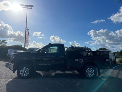 New 2025 GMC Sierra 2500 Pro image 2