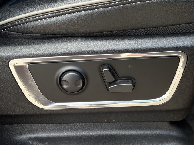 Used 2024 RAM 1500 Laramie AWD/4WD image 29