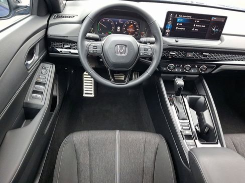 Used 2023 Honda Accord Sport image 2