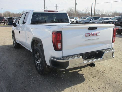 New 2026 GMC Sierra 1500 SLE w/ Max Trailering Package image 8