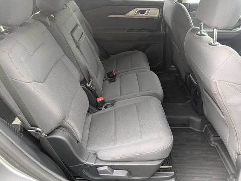 Used 2025 Ford Explorer Active AWD/4WD image 20
