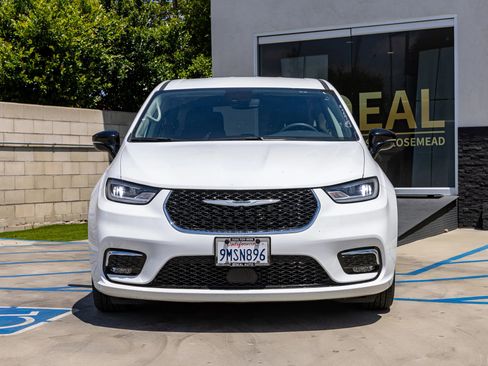 Used 2024 Chrysler Pacifica Limited FWD image 4