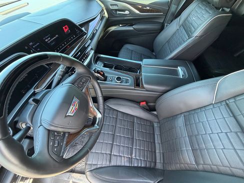 Used 2022 Cadillac Escalade Sport Platinum w/ LPO, ONYX Package AWD/4WD image 18