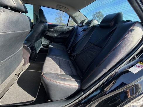 Used 2015 Toyota Camry SE image 7