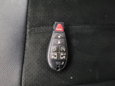 Used 2017 Dodge Grand Caravan SXT FWD image 32