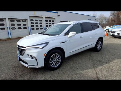 Certified 2024 Buick Enclave Essence AWD/4WD image 4