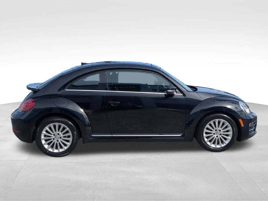 Used 2019 Volkswagen Beetle 2.0T SE FWD image 2