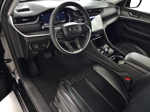 Used 2023 Jeep Grand Cherokee Limited w/ Luxury Tech Group II AWD/4WD image 17