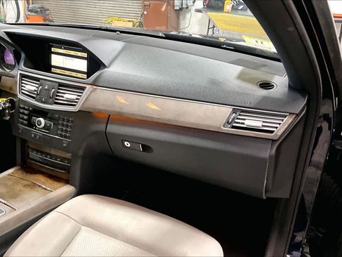 Used 2010 Mercedes-Benz E 350 4MATIC Sedan image 19