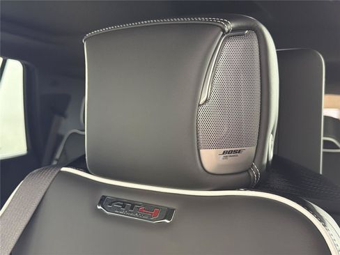 New 2026 GMC Yukon AT4 Ultimate AWD/4WD image 9