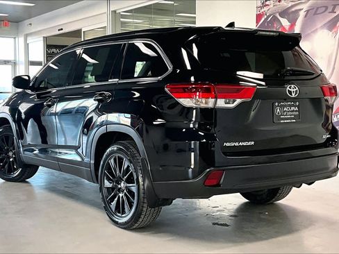 Used 2019 Toyota Highlander SE image 4