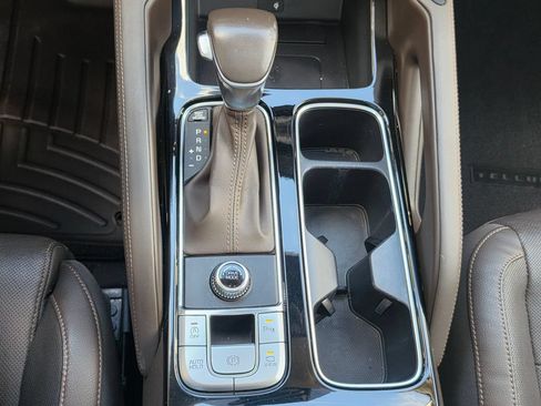 Used 2022 Kia Telluride SX w/ Towing Package FWD image 26