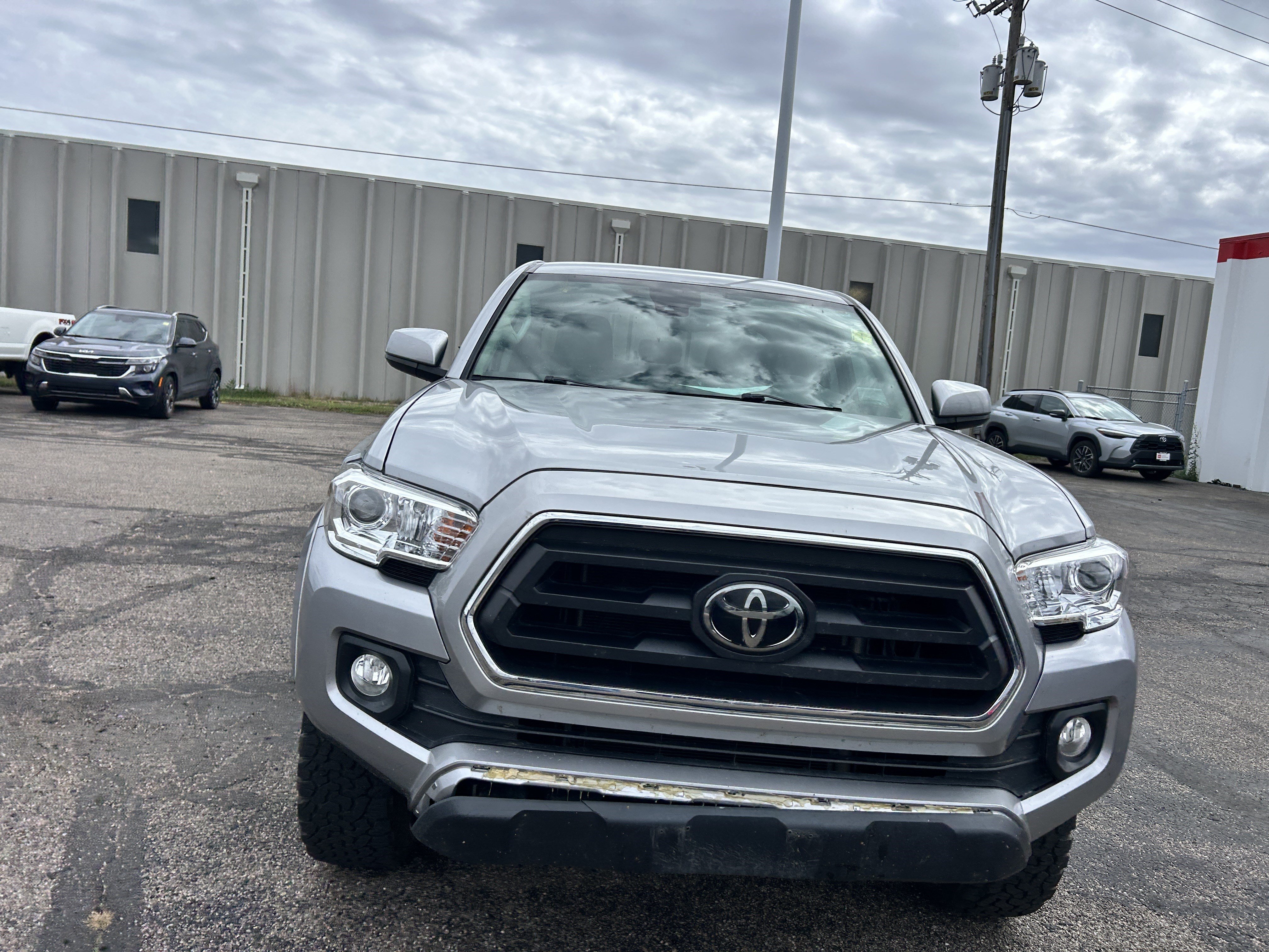 Used 2021 Toyota Tacoma SR5 AWD/4WD image 8