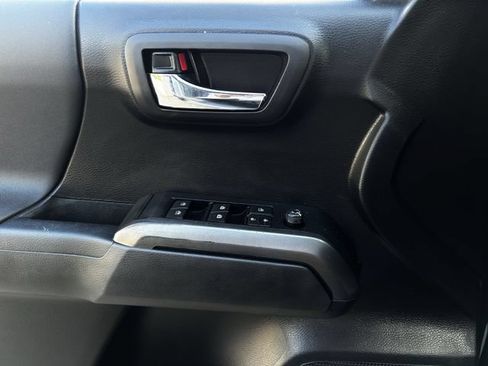 Used 2019 Toyota Tacoma TRD Off-Road AWD/4WD image 24