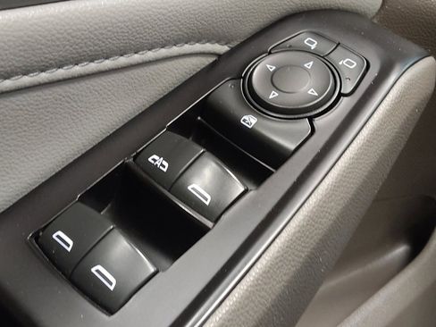 Used 2020 Chevrolet Traverse LT FWD image 27