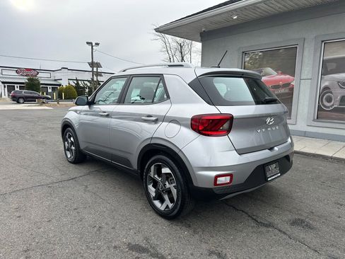 Used 2023 Hyundai Venue SEL w/ Cargo Package image 5