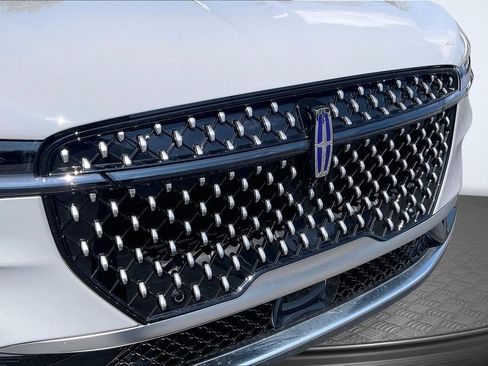 Used 2026 Lincoln Nautilus Premier AWD/4WD image 33