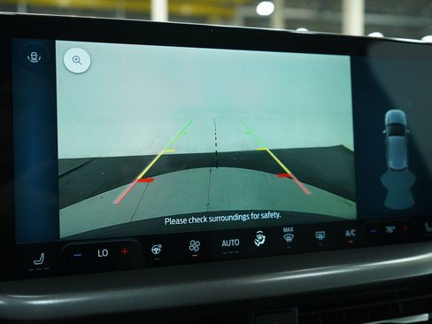 Used 2023 Ford Escape SE w/ Class II Trailer Tow Package image 27