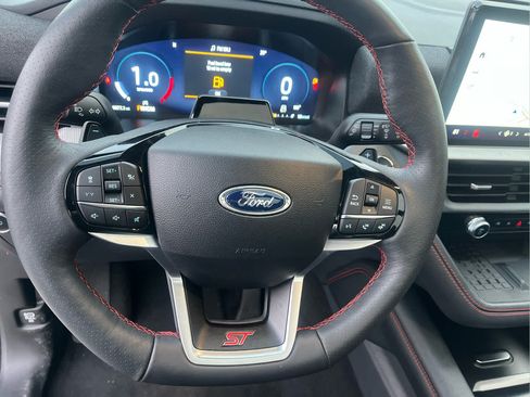 Used 2025 Ford Explorer ST w/ Sun And Sound Package AWD/4WD image 2