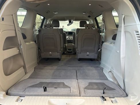 Used 2018 Chrysler Pacifica Touring Plus FWD image 17