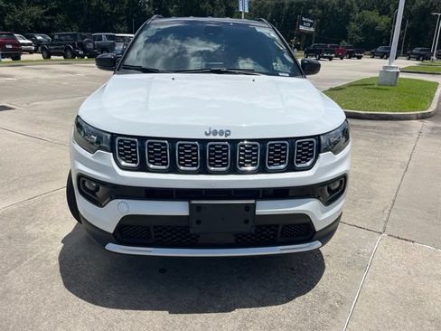 Used 2025 Jeep Compass Limited AWD/4WD image 11
