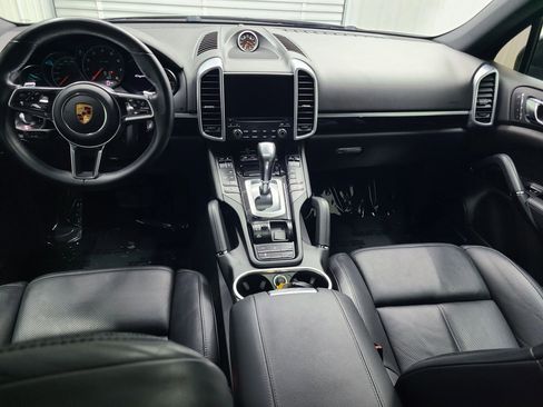 Used 2017 Porsche Cayenne AWD/4WD image 2