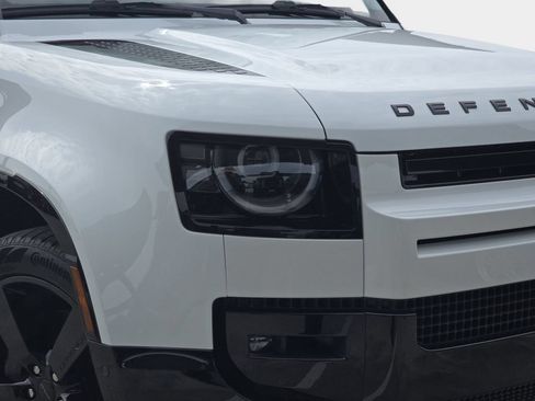 New 2026 Land Rover Defender 110 X-Dynamic SE AWD/4WD image 32