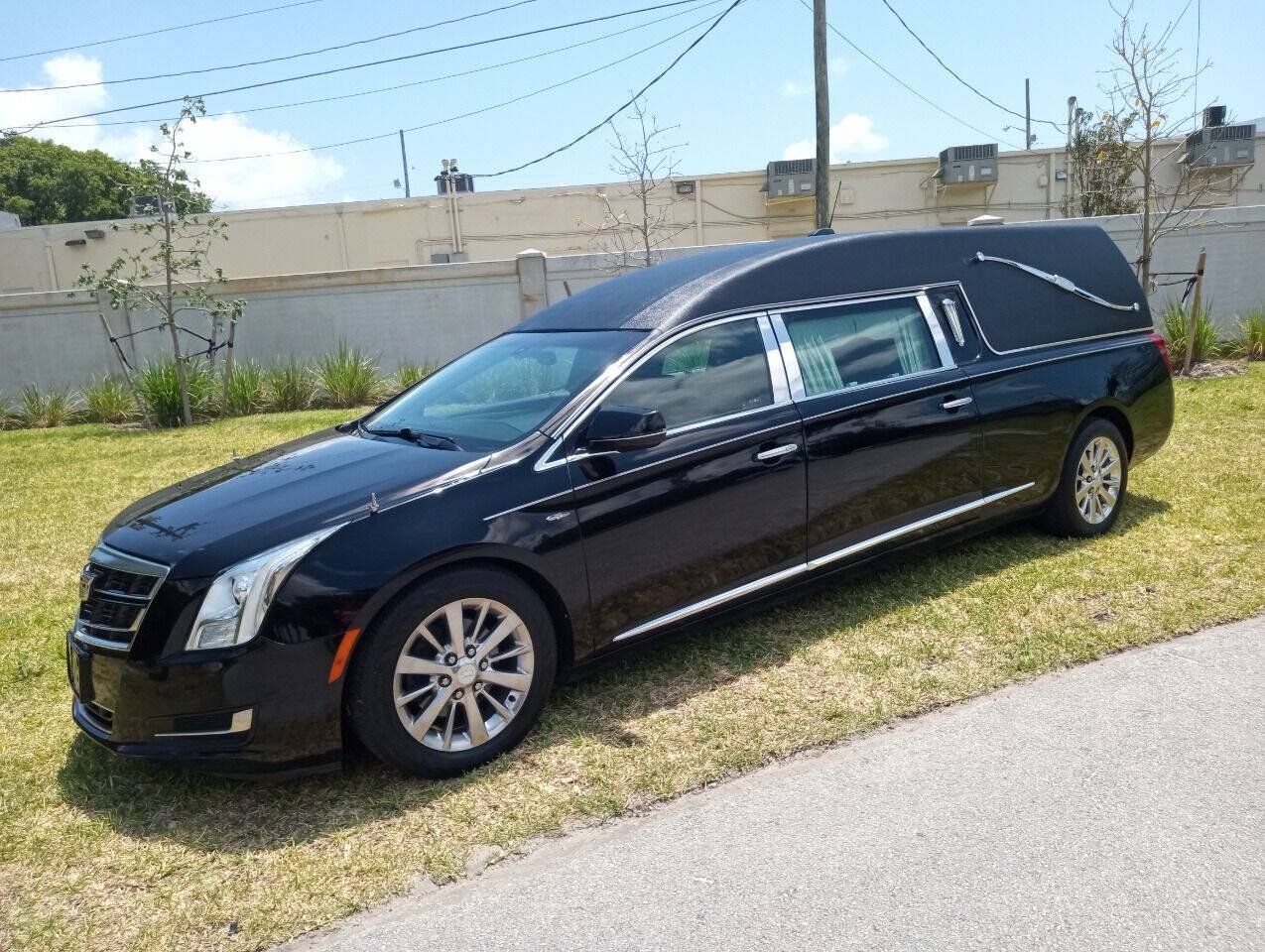 Used 2017 Cadillac XTS FWD image 1