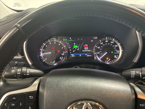 Used 2023 Toyota Highlander L image 17