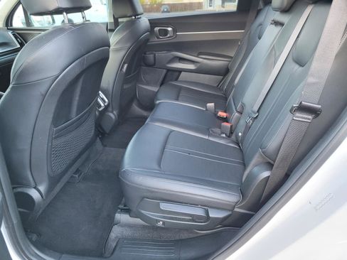 Used 2024 Kia Sorento S image 12