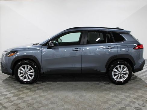 Certified 2025 Toyota Corolla Cross LE image 3
