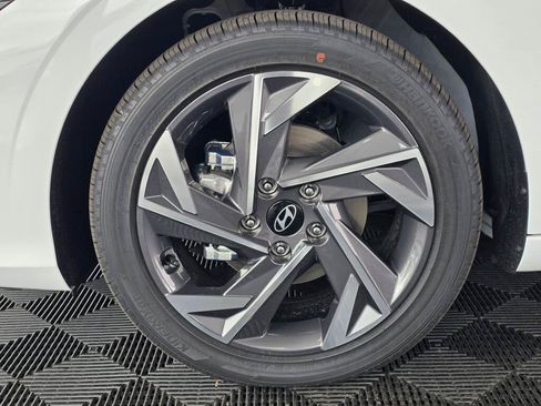 New 2026 Hyundai Elantra Limited FWD image 10