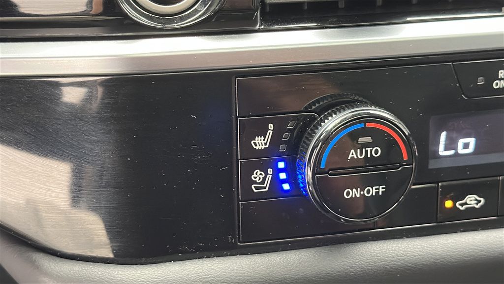 Used 2024 Nissan Pathfinder Platinum AWD/4WD image 23