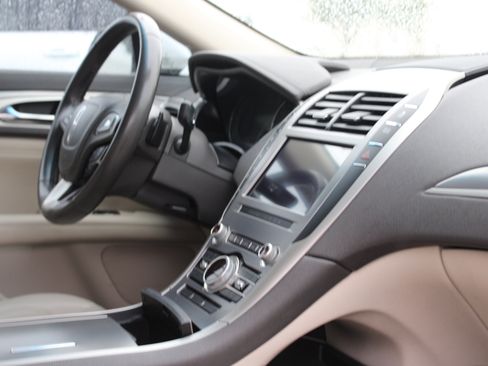 Used 2020 Lincoln MKZ image 39