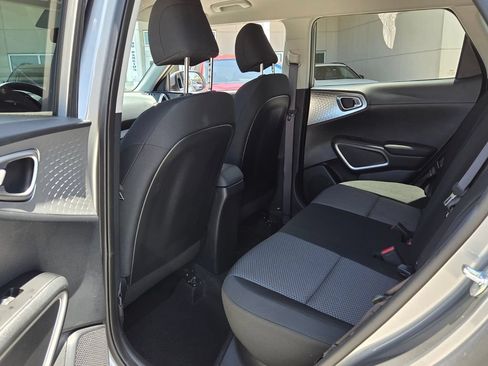 Used 2025 Kia Soul LX FWD image 11