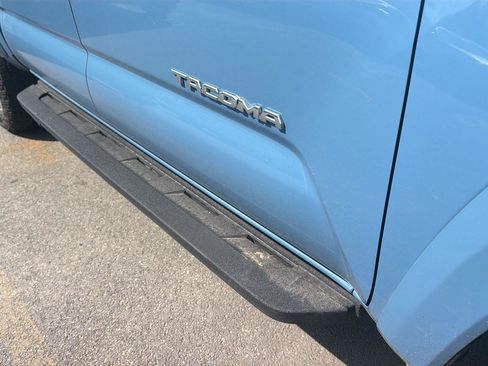 Used 2019 Toyota Tacoma TRD Sport AWD/4WD image 6