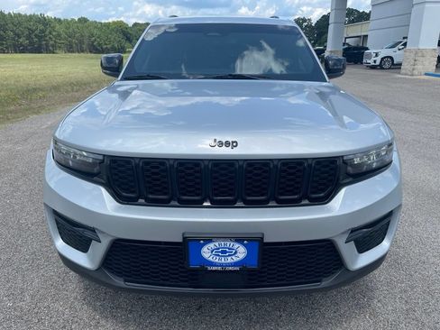 Used 2024 Jeep Grand Cherokee Limited w/ Black Appearance Package RWD image 10