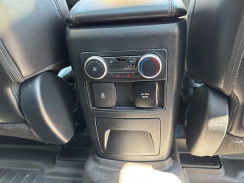 Used 2022 Ford Explorer Platinum w/ Equipment Group 601A AWD/4WD image 17