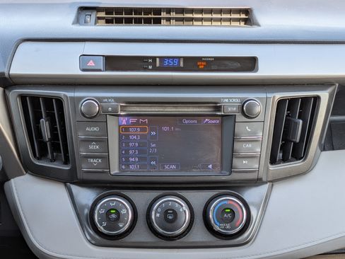 Used 2013 Toyota RAV4 LE FWD image 18