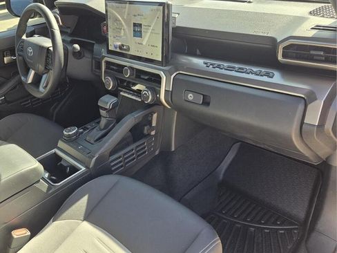 Used 2025 Toyota Tacoma TRD Off-Road AWD/4WD image 18