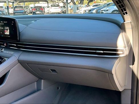 Used 2023 Hyundai Elantra SEL w/ Convenience Package image 18